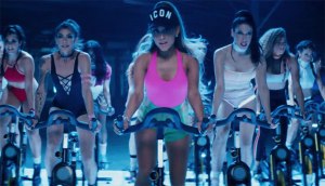 Ariana-Grande-Active-Wear2